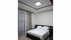 1 bedroom, iron/ironing board, WiFi, bed sheets - Aviya - Furnished studio with bedroom and living room (Dakar)