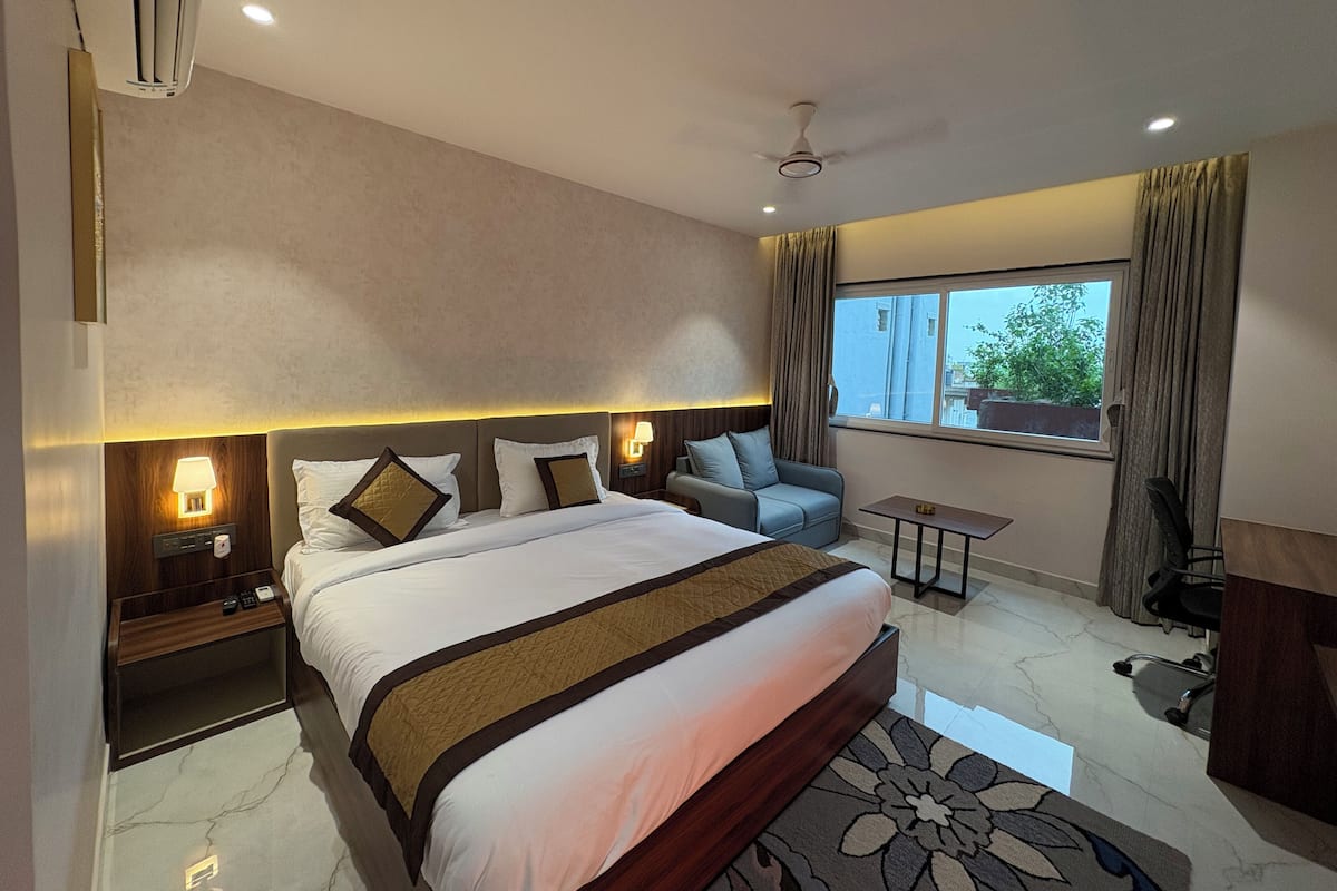 Superior Double Room, City View | Desk, laptop workspace, blackout drapes, iron/ironing board