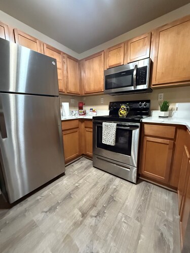 * NEW * 4BR Retreat | Heart of Campus w/ Parking