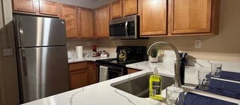* NEW * 4BR Retreat | Heart of Campus w/ Parking