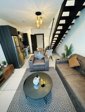 In-room dining - Embassy Gardens Studio Suite (Accra)