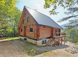 Exterior - Spa, Game Room, Absolute Comfort | Le Commandant (Saint-Philémon)