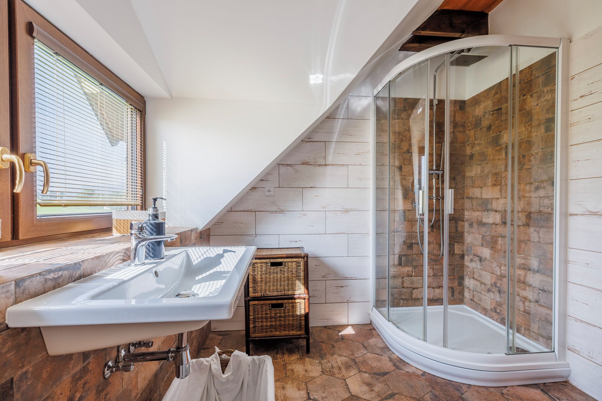 Shower, free toiletries, hair dryer, slippers