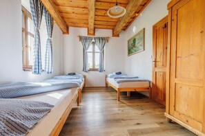 5 bedrooms, Internet, bed sheets