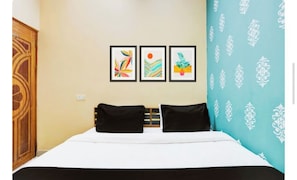 Deluxe Double Room | Hypo-allergenic bedding, desk, soundproofing, free WiFi