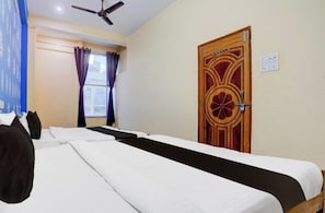 Family Double Room, Air conditioning | Hypo-allergenic bedding, desk, soundproofing, free WiFi