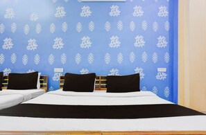 Fjölskylduherbergi með tvíbreiðu rúmi - loftkæling | Ofnæmisprófaður sængurfatnaður, skrifborð, hljóðeinangrun