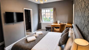 Comfort Double Room | Blackout drapes, soundproofing, iron/ironing board, free WiFi