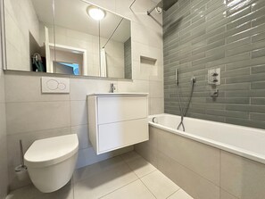 Shower, hair dryer, towels - Modern and family friendly house in Fossvogur in Reykjavik (Reykjavík)