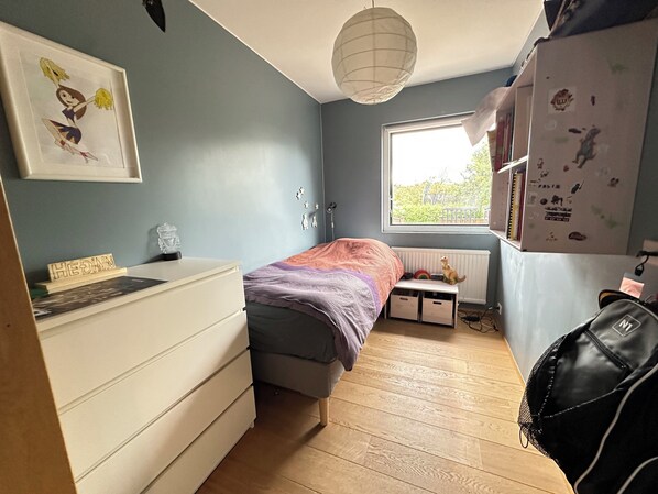5 habitaciones, tabla de planchar con plancha, cuna de viaje y wifi
