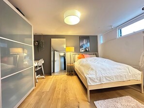 5 bedrooms, iron/ironing board, travel crib, WiFi