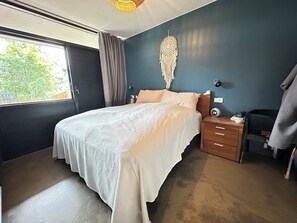 5 habitaciones, tabla de planchar con plancha, cuna de viaje y wifi 
