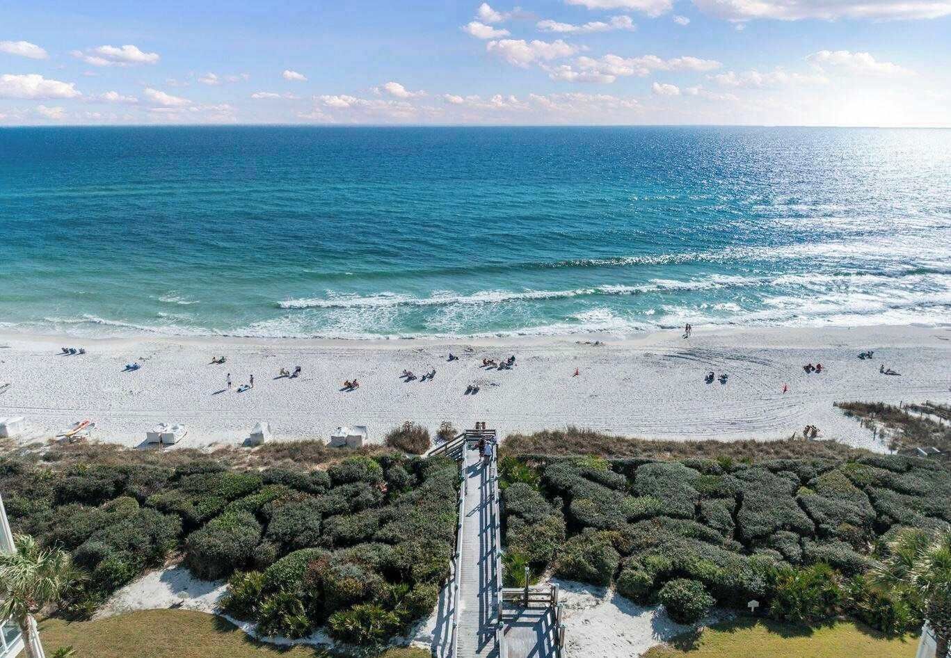 Una spiaggia nelle vicinanze