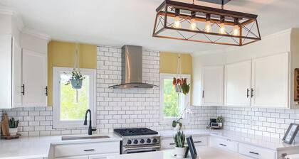 Cozy Hilltop Retreat w/ Hot Tub, Firepit & Deck. Pet-Friendly!