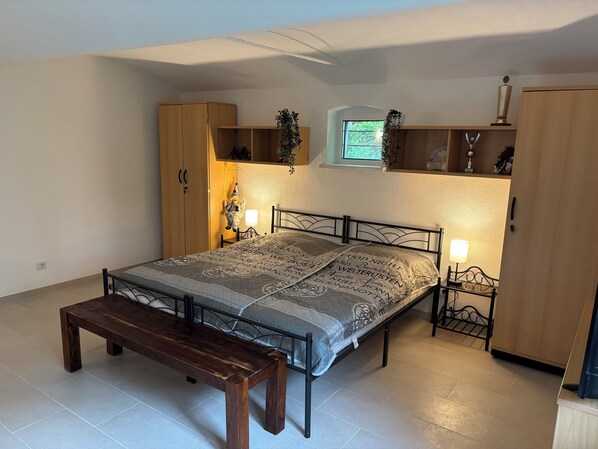1 bedroom, iron/ironing board, free WiFi, bed sheets