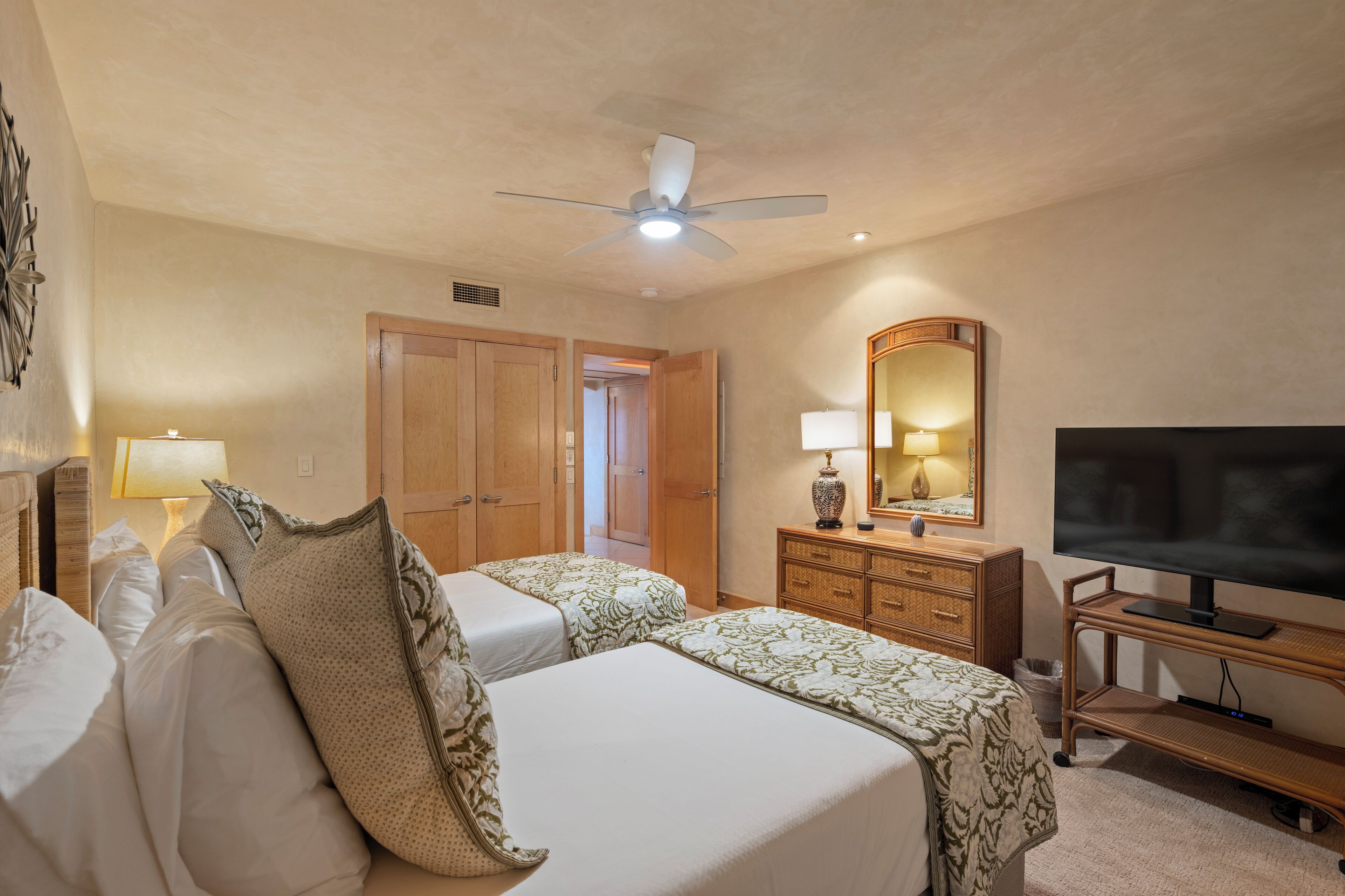 2 bedrooms, in-room safe, iron/ironing board, free WiFi