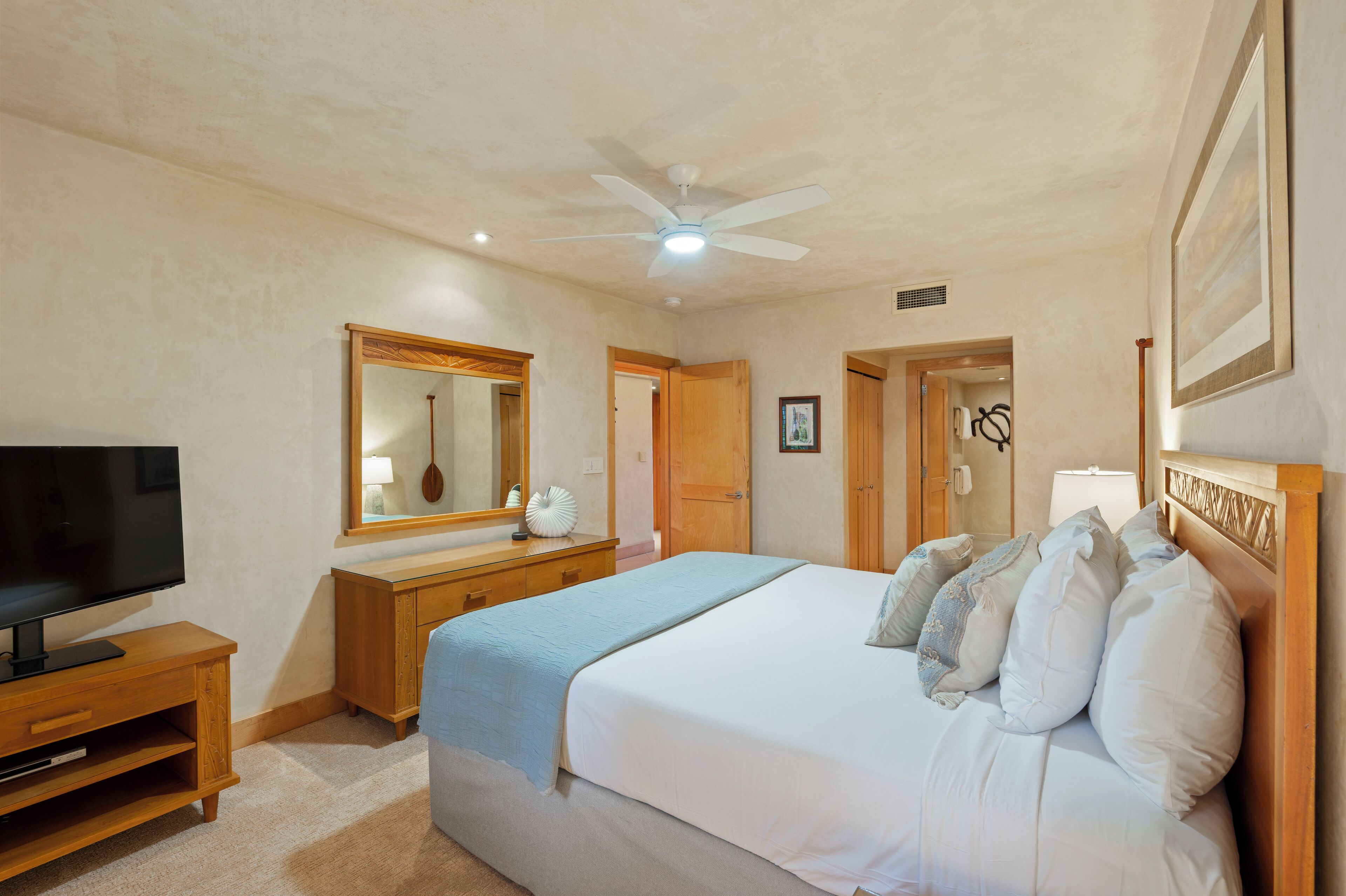 2 bedrooms, in-room safe, iron/ironing board, free WiFi