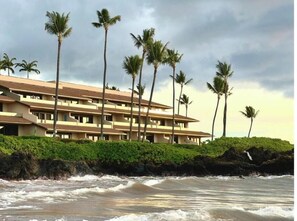 Exterior - Fully Remodeled Oceanfront Condo MAKENA SURF RESORT, #F-206 (Makena, Maui)