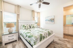 3 bedrooms, iron/ironing board, free WiFi, bed sheets - Waterfront Townhouse Near Disney & Convention Center (Kissimmee)