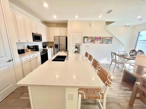 Mikrowelle, Ofen, Herdplatte, Geschirrspüler