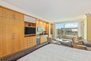 1 غرفة نوم ومكتب ومكواة/لوح كي وسرير سفر