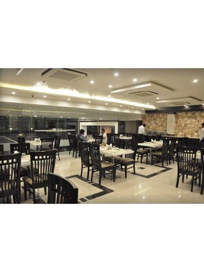 Restaurant - Hotel The Westinn (Varanasi)