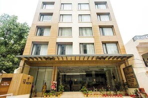 Front of property - Hotel The Westinn (Varanasi)