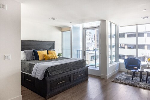 Chic apartment with AC, pool and fitness room in sunny San Diego