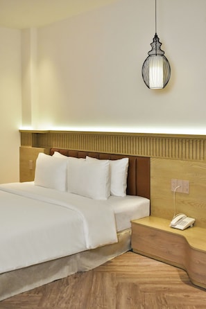 Deluxe Double Room | Desk, laptop workspace, free WiFi
