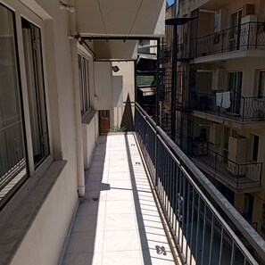 A narrow balcony with a tiled floor, a metal railing, and a view of adjacent buildings. - Anka 1 (Aydın)