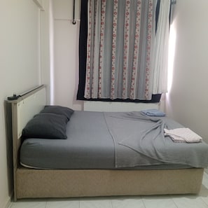 Blackout curtains, free WiFi