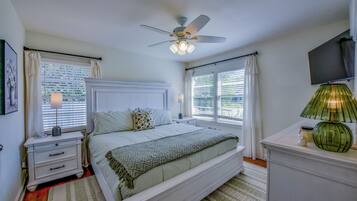 3 bedrooms, desk, iron/ironing board, WiFi