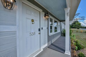 Exterior detail - 3-bed, 3-bath home - 2 miles from Bryant Denny Stadium. Perfect for football! (Tuscaloosa)