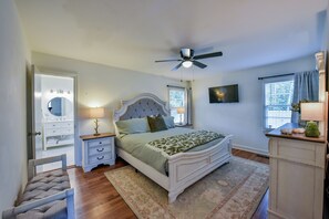 3 bedrooms, desk, iron/ironing board, free WiFi