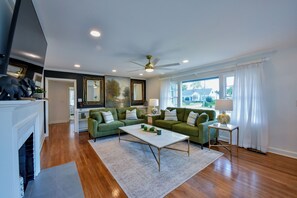 Smart TV - 3-bed, 3-bath home - 2 miles from Bryant Denny Stadium. Perfect for football! (Tuscaloosa)