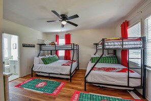 3 bedrooms, desk, iron/ironing board, WiFi