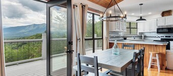 Everview 3 BR 3 BATH Spectacular Mountain Views Firepit, Wi-Fi, Free Pool Access