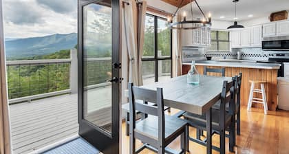 Everview 3 BR 3 BATH Spectacular Mountain Views Firepit, Wi-Fi, Free Pool Access