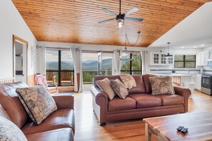 Televisión y chimenea 