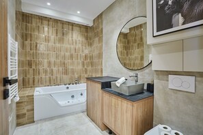 Departamento | Baño | Tina, secadora de cabello, toallas, jabón 
