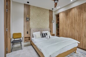 5 habitaciones y espacio para trabajar con laptop 