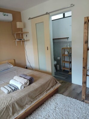 3 bedrooms, iron/ironing board, travel crib, free WiFi