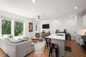Interior - 4BR Rooftop Stay for 12 w/Fire Pit, Near Broadway! (Nashville)