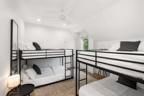 4 bedrooms, iron/ironing board, WiFi, bed sheets