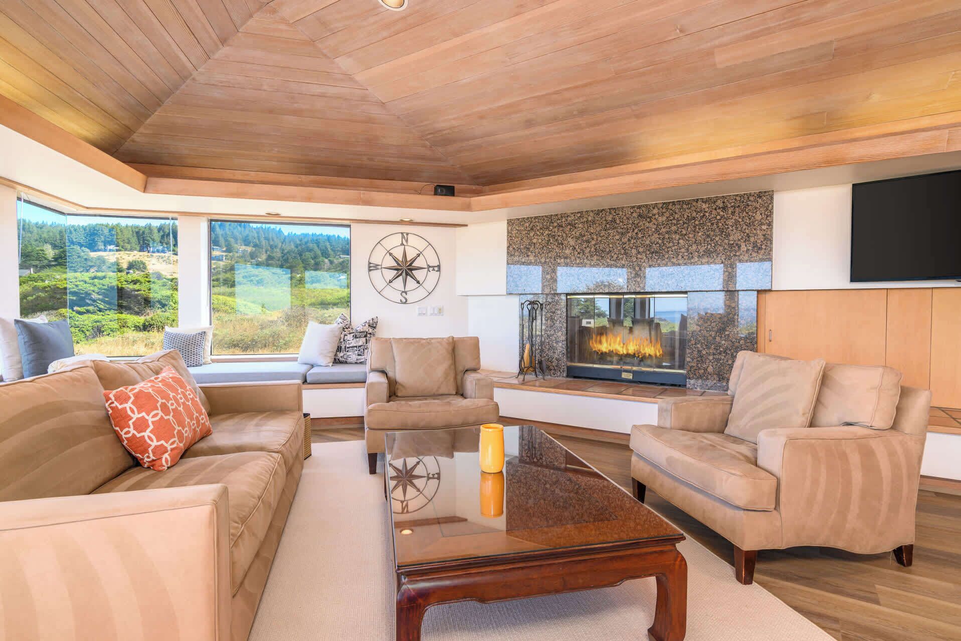 Televisio, takka, työhuone