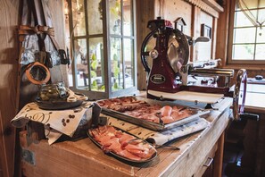 Daily buffet breakfast (EUR 19 per person)