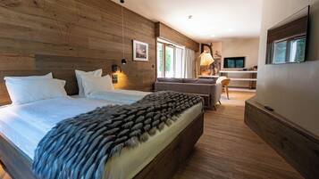 Junior Suite, Mountain View | In-room safe, soundproofing, free WiFi, wheelchair access