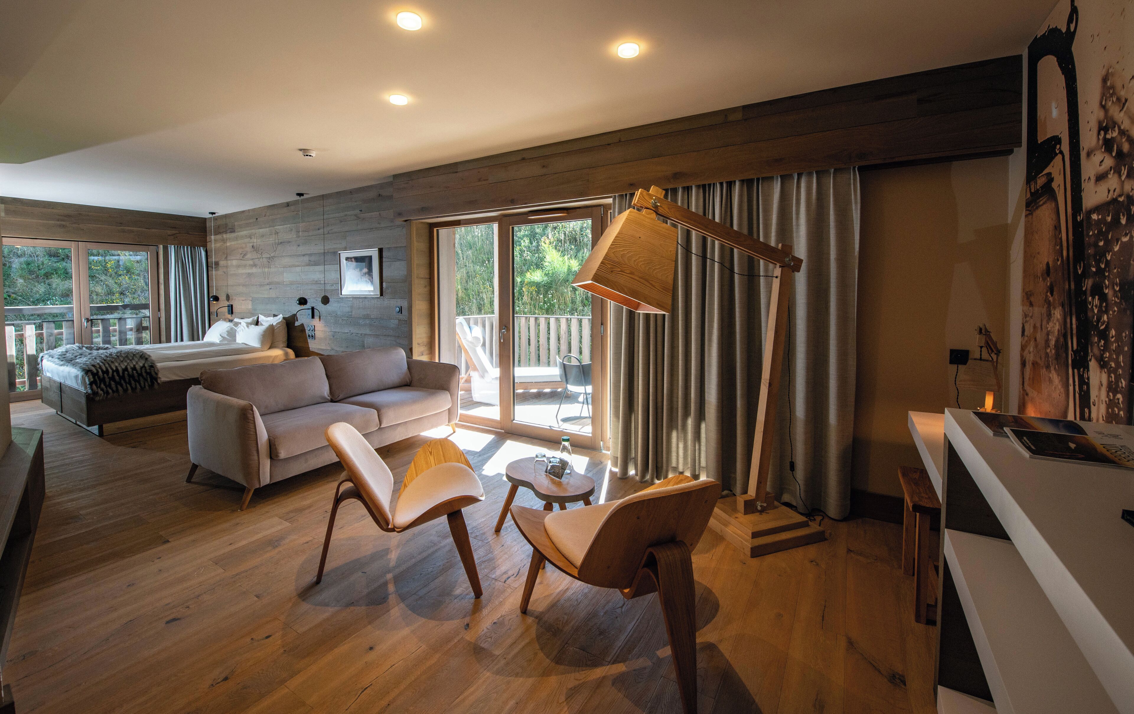 Junior Suite, Mountain View | Living area | TV