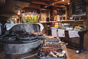 Desayuno buffet diario (EUR 19 por persona)