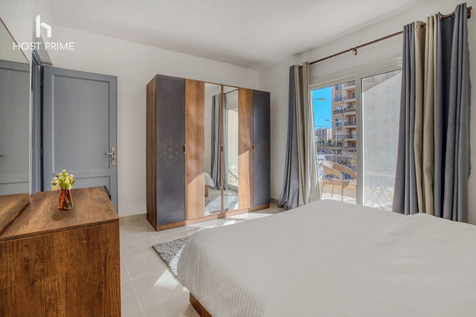 خزنة داخل الغرفة وستائر تعت يم ومكواة/لوح كي وواي فاي مجانًا